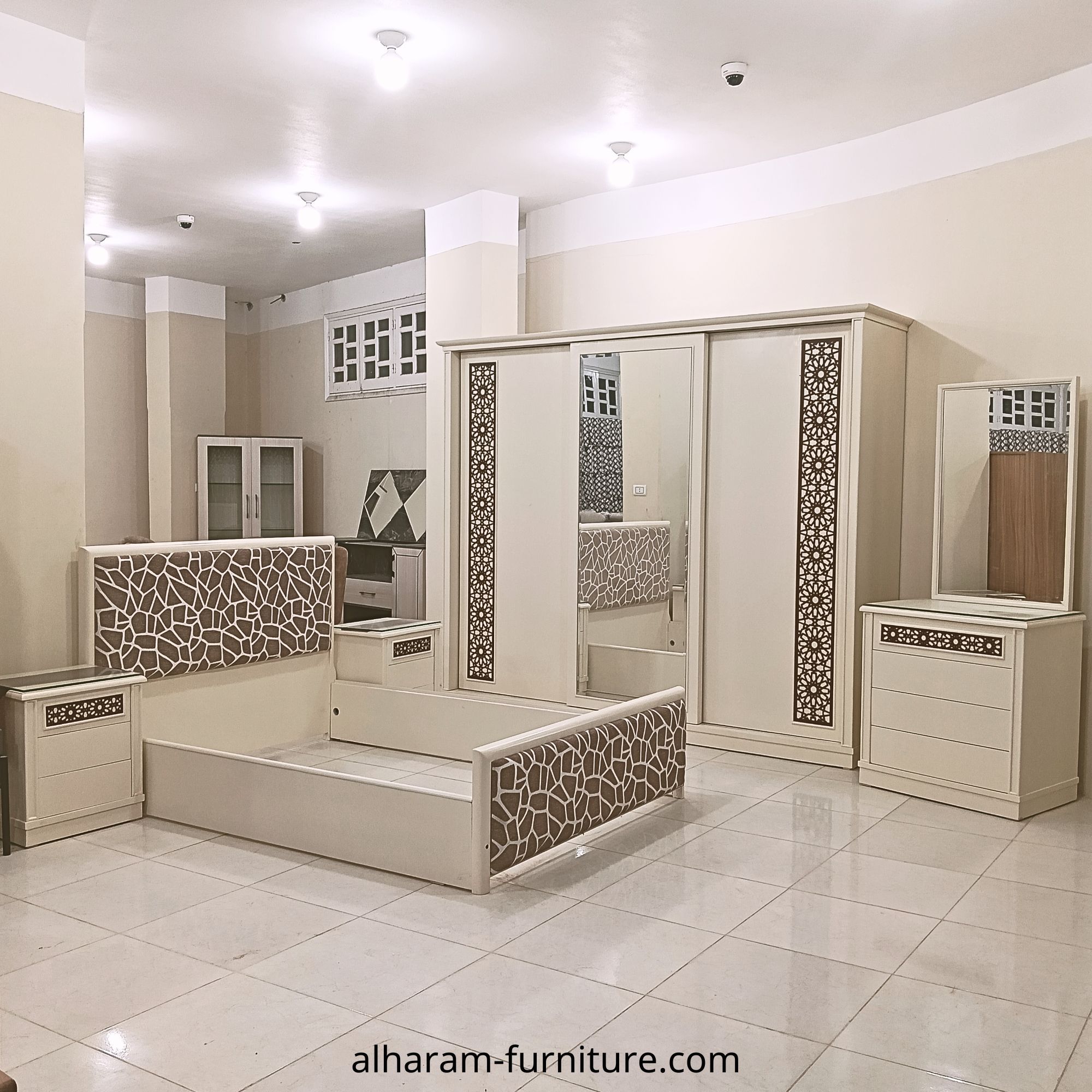 معلم نجار مطابخ والدوليب