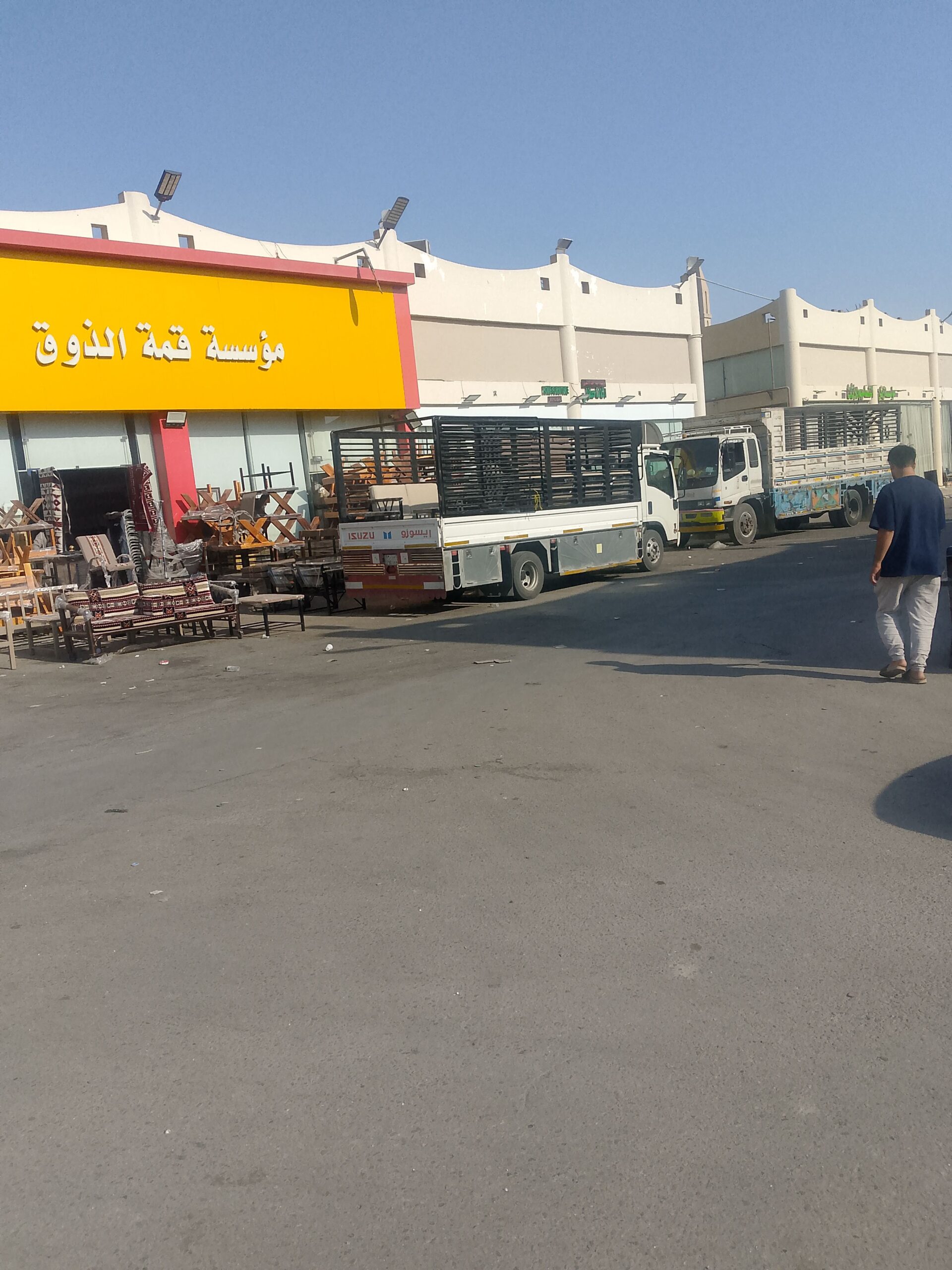 دينا طش الاثاث القديم بالرياض 0537486934