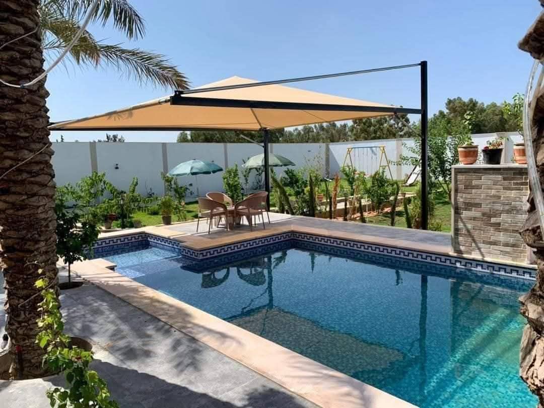 مظلات وسواتر