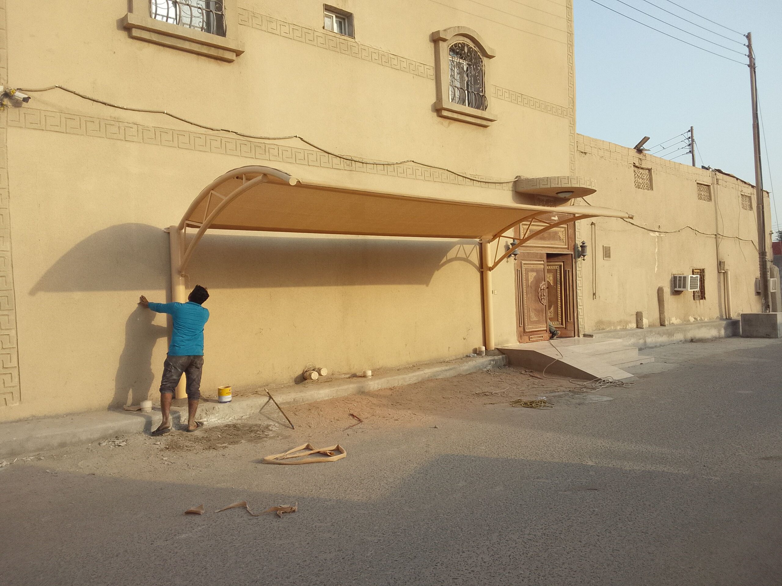 مظلات وسواتر
