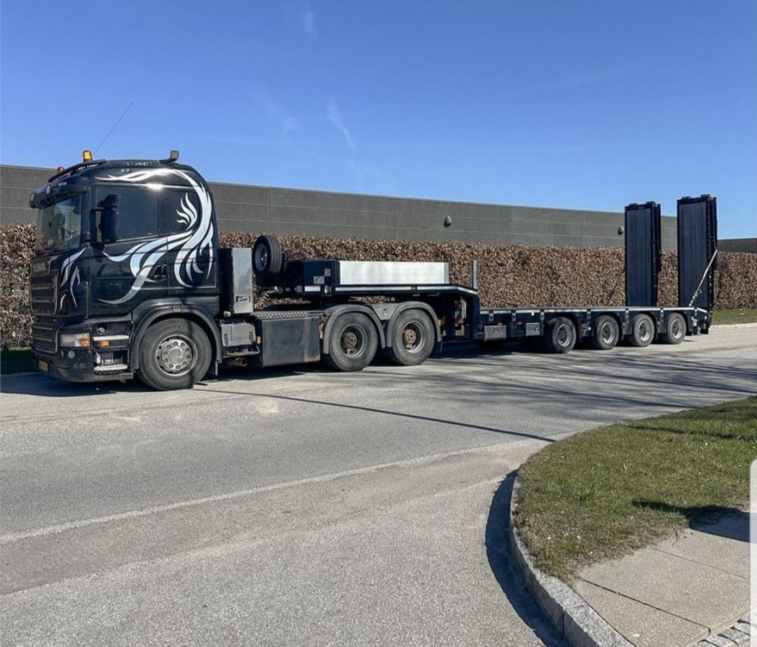 🚛 مسطحة للإيجار في السعودية – نقل المعدات الثقيلة