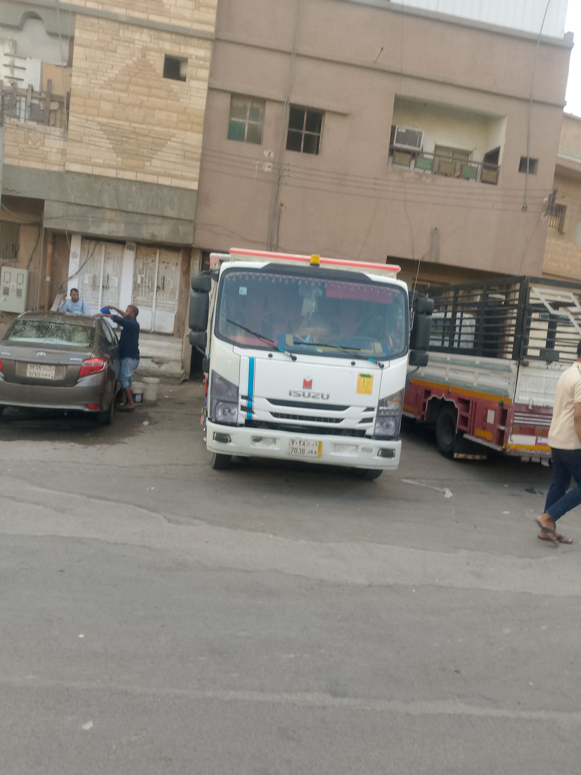 دينا طش الاثاث القديم بالرياض 0537486934