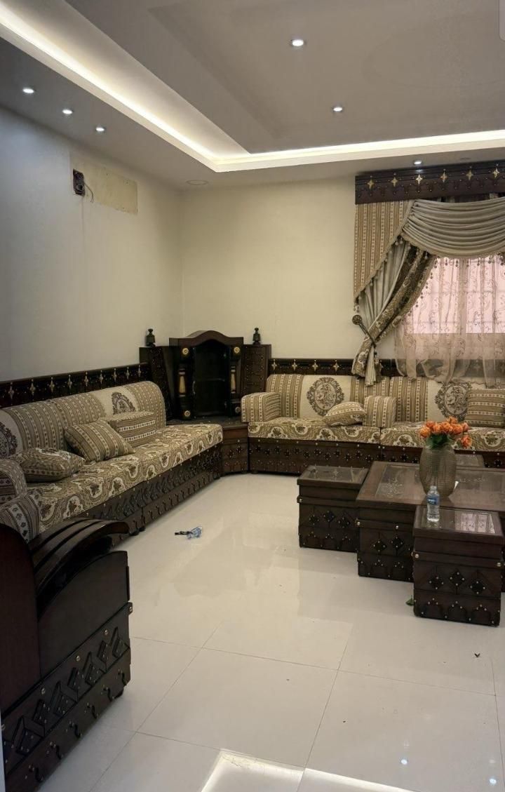 دينا تواصل الاثاث الي الجمعة الخيرية بالرياض 0َ507